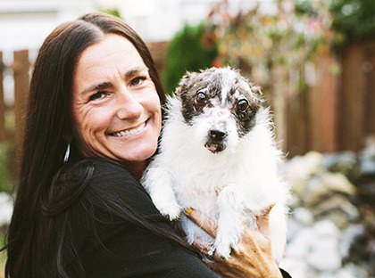 Kelly Davis Beckley and her rescue dog