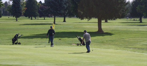 The Kent City Council still hasn't decided whether to sell the the par 3 course at the Riverbend Golf Complex.