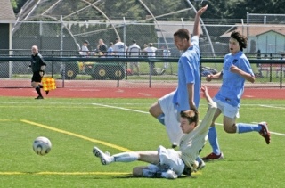Kentridge’s Landen Wasserstrom splits a pair of Gig Harbor defenders and takes a shot on goal.