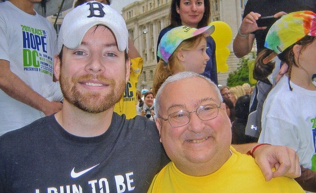 Kent’s Glen Schallman met “American Idol” winner David Cook during one of his cancer benefit walks he participates in throughout the country each year.