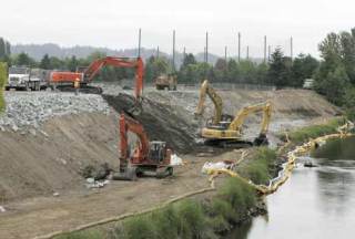 Kent city officials are seeking federal funds from President-elect Obama’s economic-stimulus package to help repair Green River levees similar to work last summer by the U.S. Army Corps of Engineers near Riverbend Golf Course.