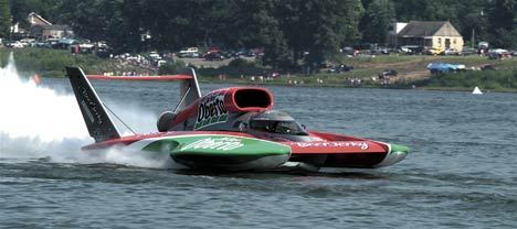 An Oberto hydroplane races across Lake Washington in 2007 Seafair action. This year the Kent-based hydro team is at the top of the charts