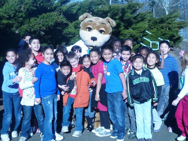 Park Orchard Elementary students pose with Molina Healthcare's Dr. Cleo during a healthy heart awareness event at the school.