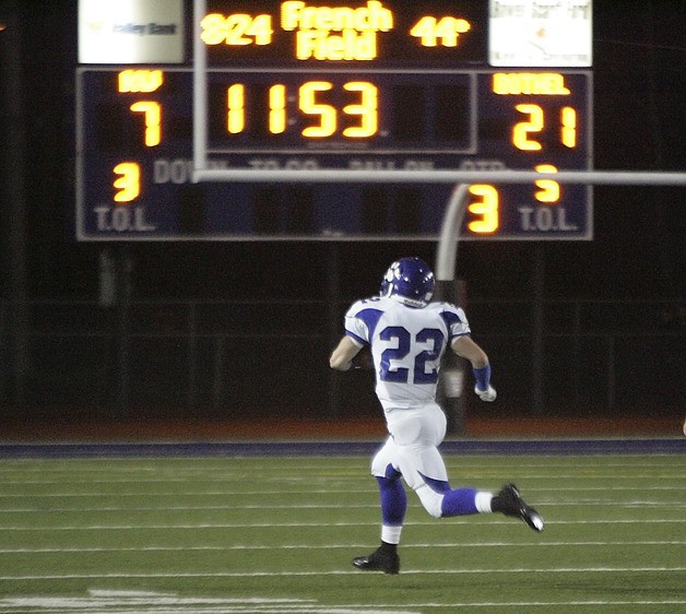 11/12/10 Bothell's Luke Prolux takes a 88 yard kickoff return for a touchdown Friday