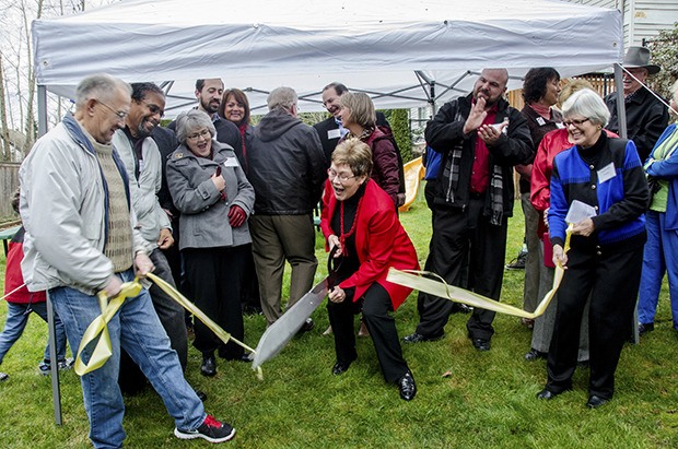 Mayor Suzette Cooke joins KentHOPE executive board members in cutting the ribbon