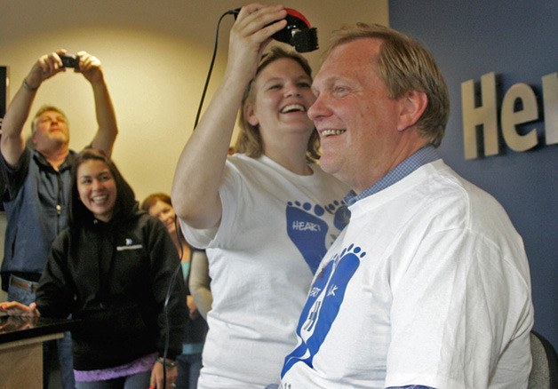 Rick Hermanson get his head shaved by his daughter Jana Burbank