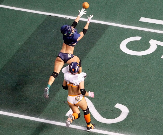 10/08/10 Seattle Mist Danika Brace reaches out and just misses a pass from Laurel Creel Friday