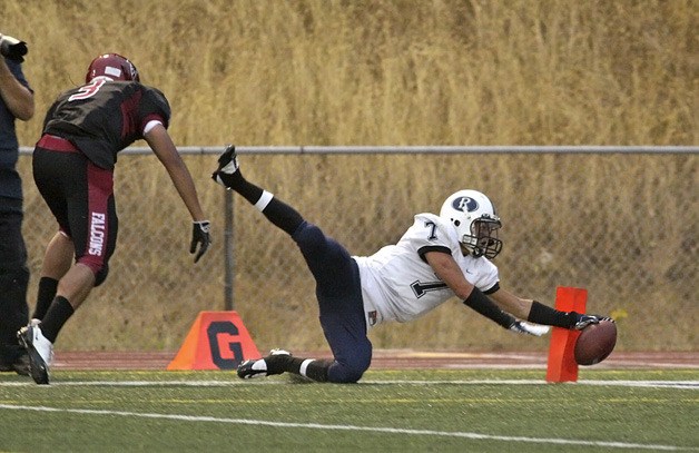 Auburn Riverside's Kameron Boardway dives for a to finish a 43 yard in for a touchdown pass from Josh Latta
