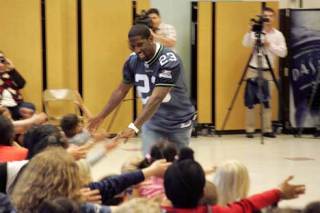 Seahawks cornerback Marcus Trufant makes his entrance May 11 to a raucus crowd at Glenridge Elementary. Trufant was onhand as part of the school’s grand prize celebration of a state contest emphaszing good nutrition.