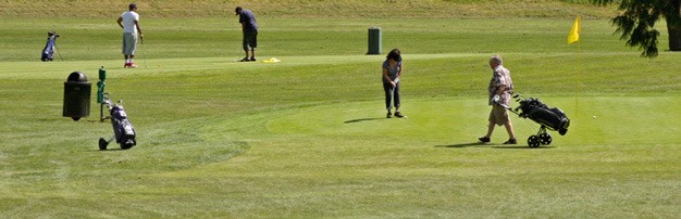 Kent city officials are trying to figure out how to save the financially struggling Riverbend Golf Complex.