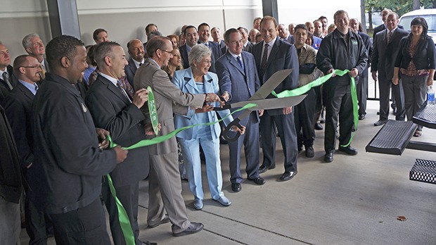 Mayor Suzette Cooke joins Alsco executives