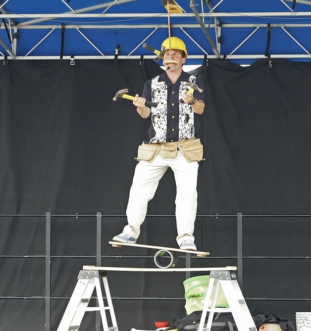 Juggler Roberto the Magnificent entertained a full crowd Wednesday