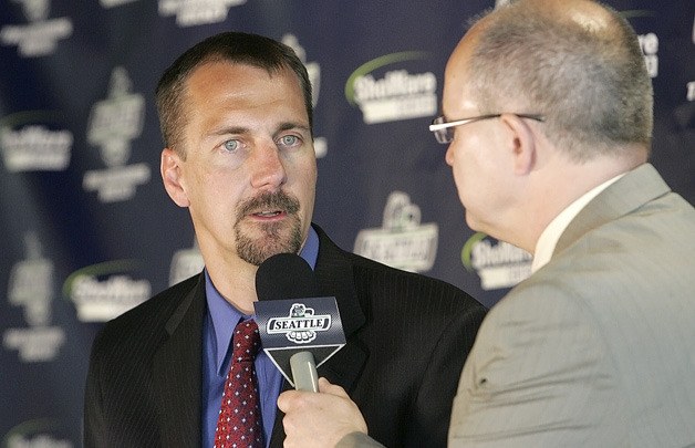 Steve Konowalchuk has signed a three-year extension to keep coaching the Seattle Thunderbirds.