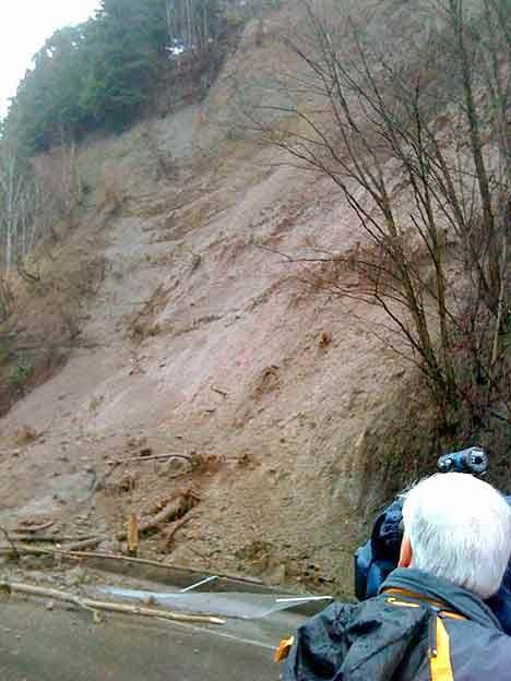 A landslide on State Route 18 near Kent closed all three lanes of traffic near the West Valley Highway and Highway 167.