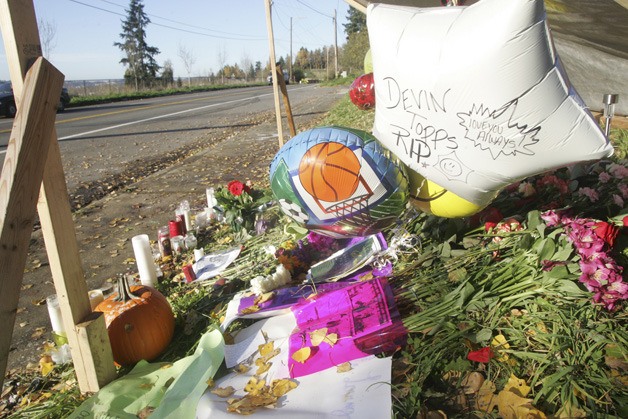 11/02/10 Notes and  memories are left behind at a roadside memorial for Devin Topps sits near where his life was cut short.  Topps died from a gunshot wound outside a house party in northeast Kent.