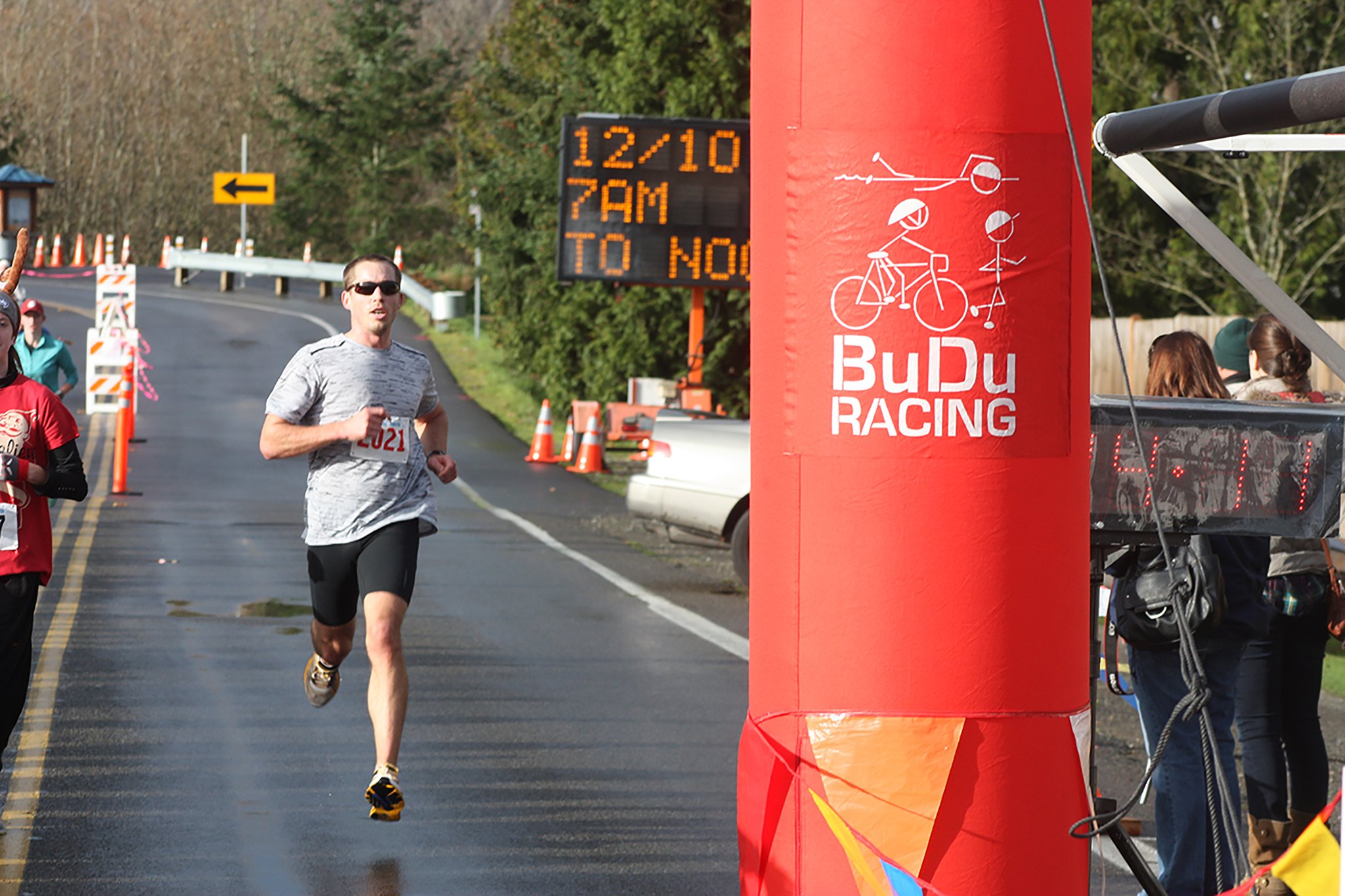 Auburn’s James Roach scoots to victory in the 34th annual Christmas Rush Fun Run/Walk on Saturday at Hogan Park at Russell Road. Roach, 31, defended his race title with a time of 34 minutes, 13 seconds. MARK KLAAS, Kent Reporter