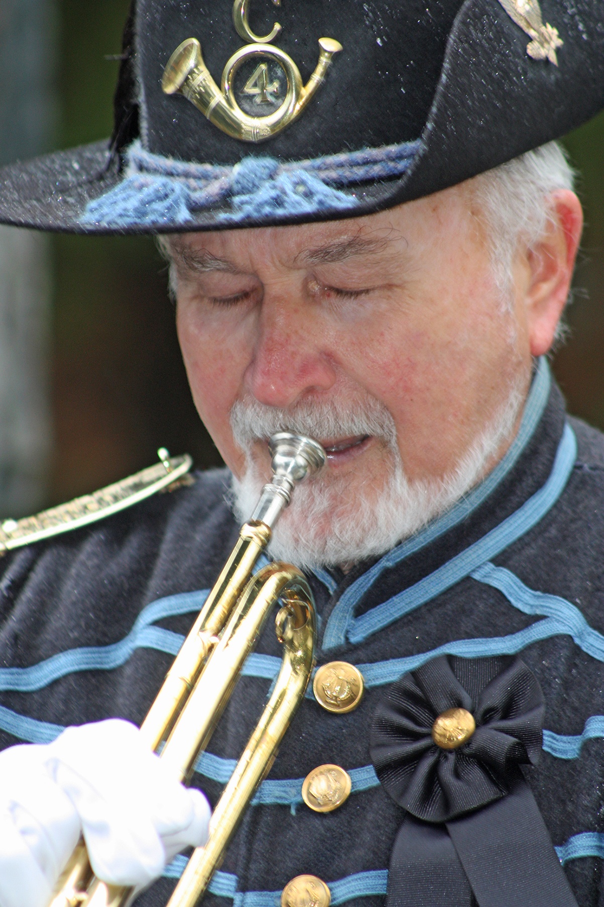 Bernie Moskowitz, chief bugler at National Tahoma Cemetery and Civil War re-enactor, performs “Taps” at the ceremony. MARK KLAAS, Kent Reporter