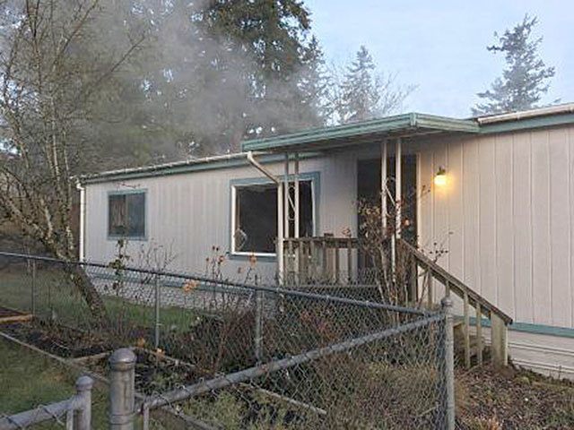 Firefighters rescue man from Kent mobile home fire