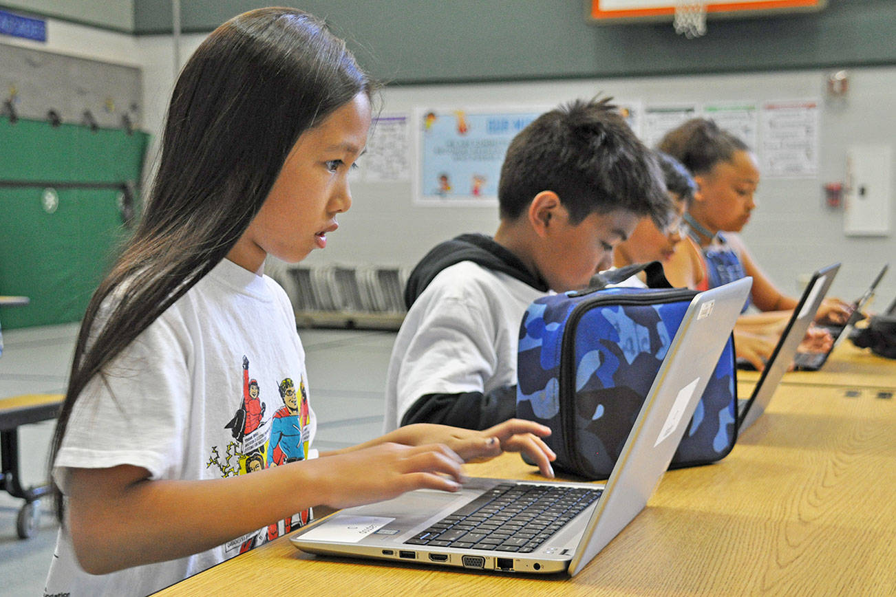 Students test laptops for school district’s one-to-one program