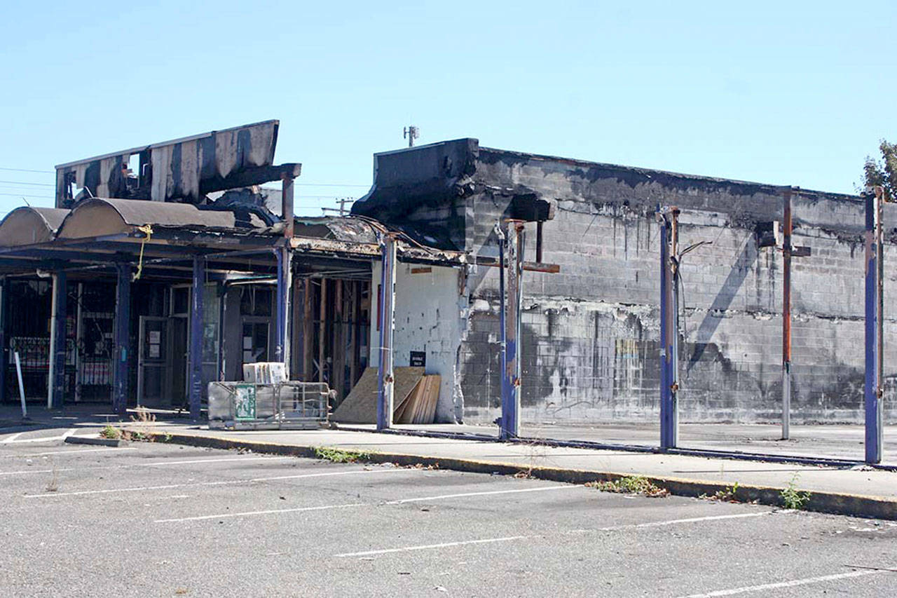 A Dollar Tree store and strip mall on Kent’s West Hill along Pacific Highway South remains unchanged since a Nov. 13 fire. Mark Klaas/Kent Reporter