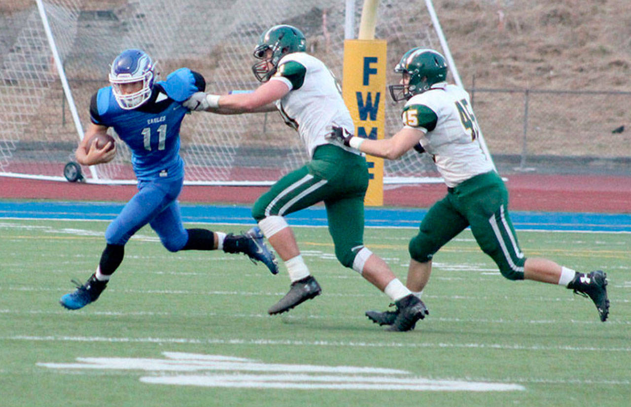 Federal Way quarterback Solomon Bang rushed for two touchdowns and threw for one in the Eagles’ 28-7 win over Kentridge on Thursday. JEROD YOUNG, Federal Way Mirror