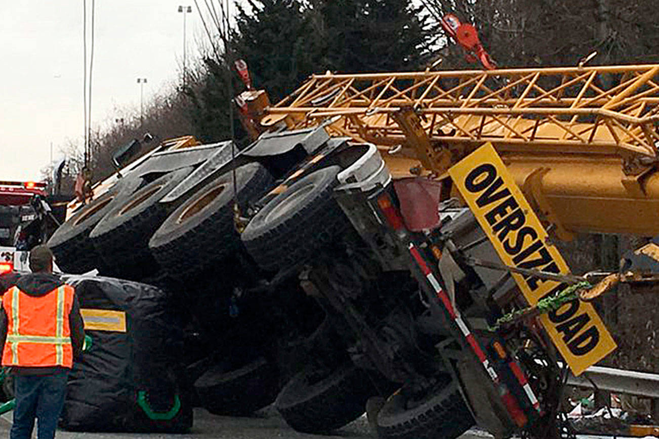 Mobile crane crashes on I-5 near Kent