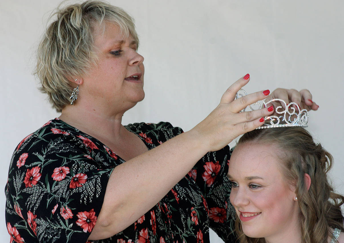 Mayor Dana Ralph places the crown on 2018 Miss Cornucopia Jessica Plett at the coronation Friday afternoon in the Town Square Plaza. MARK KLAAS, Kent Reporter