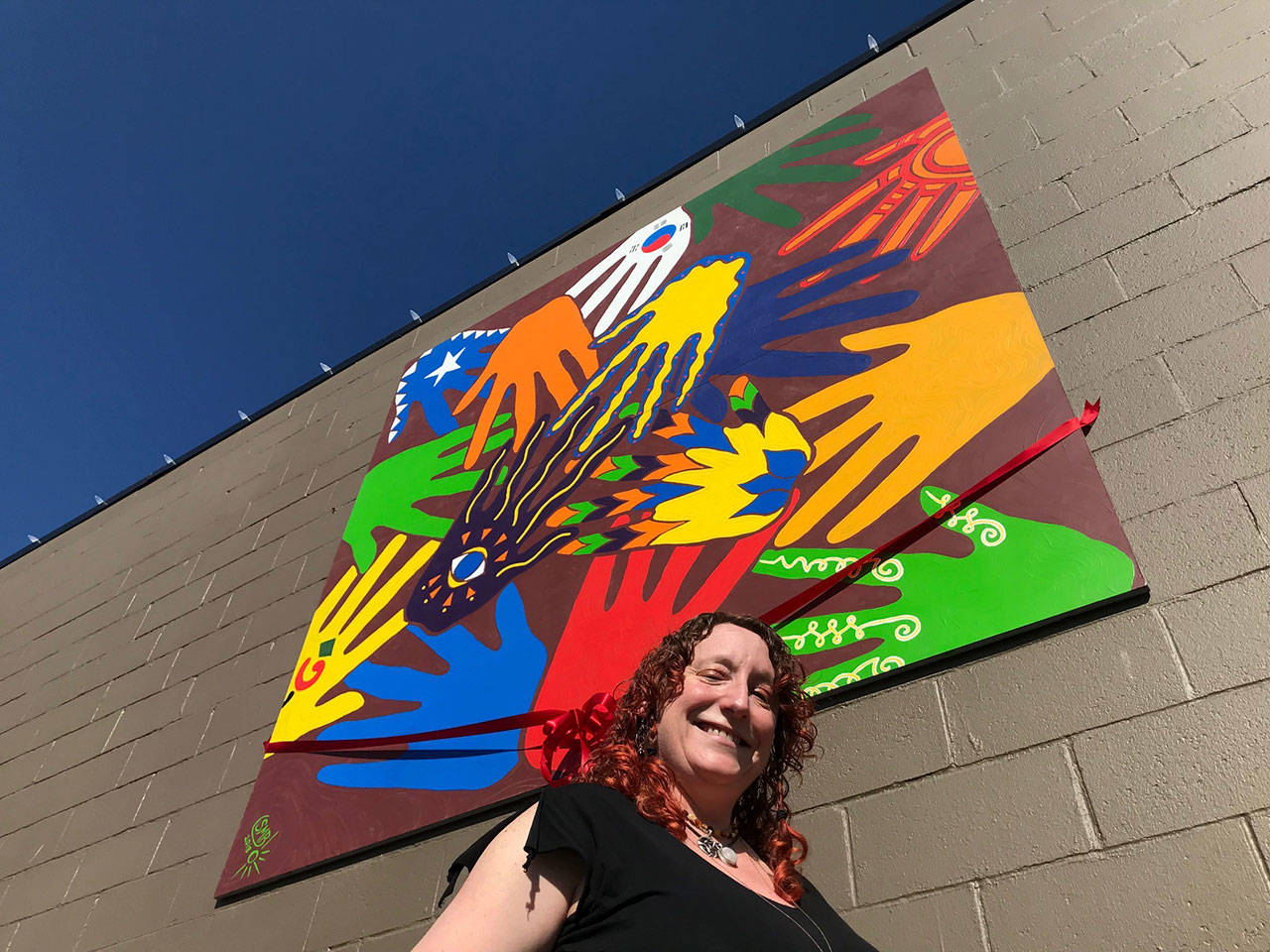 Kent artist and arts educator Susan Bagrationoff’s colorful mural painting, “Hands of Unity,” glimmers in the Monday afternoon sunshine near the corner of West Meeker Street and 6th Avenue South. The mural, a downtown beautification project, made possible with the help of the Kent Downtown Partnership and a city grant, personifies the diversity in Kent. MARK KLAAS, Kent Reporter