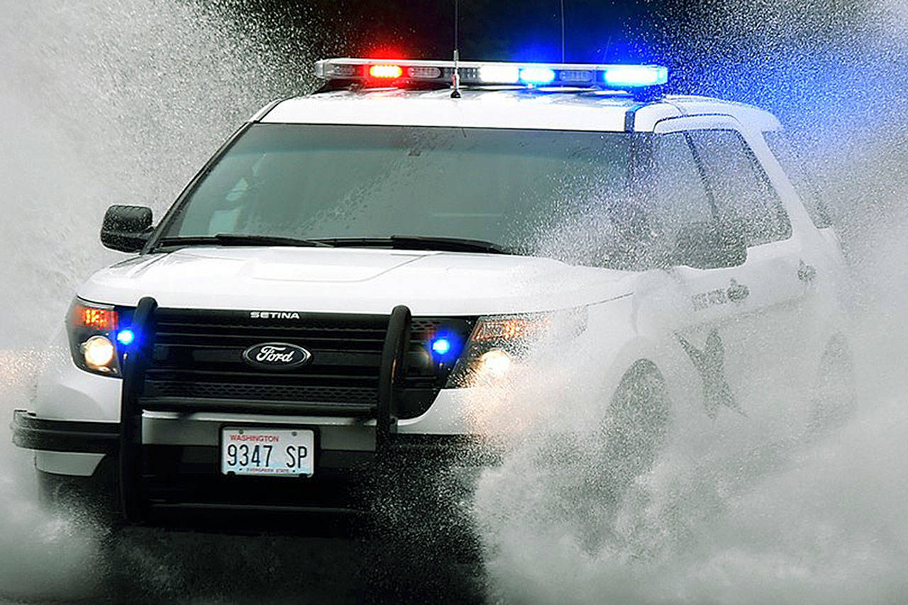 Полицейская машина уезжает. Ford Explorer Police. Ford Explorer 2016 Police. Ford Explorer Police car. Форд эксплорер с мигалками.