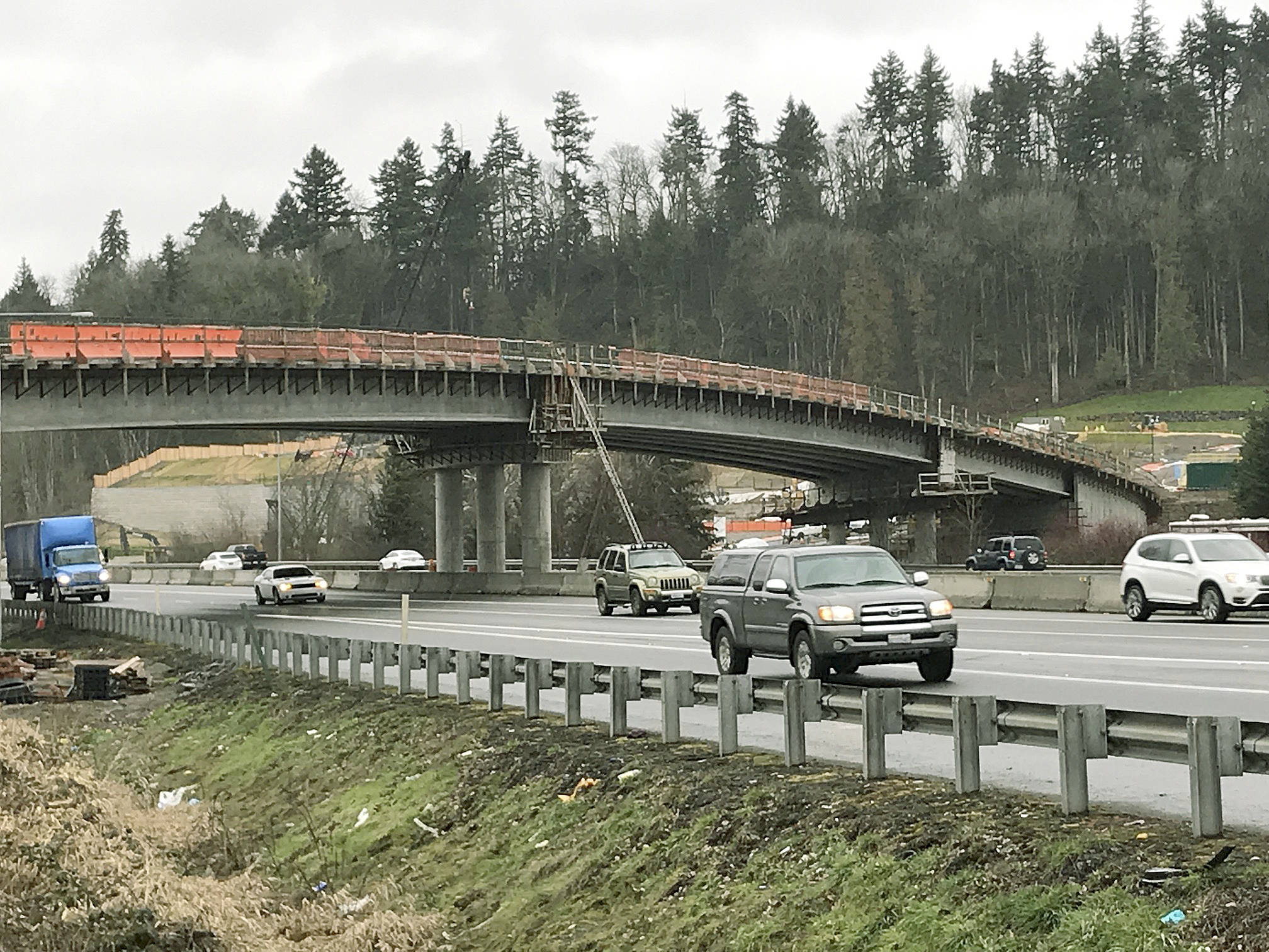 Crews work Tuesday on the new overpass over Highway 167 that will help extend the city of Kent’s South 224th/228th corridor between the Valley and the East Hill. MARK KLAAS, Kent Reporter