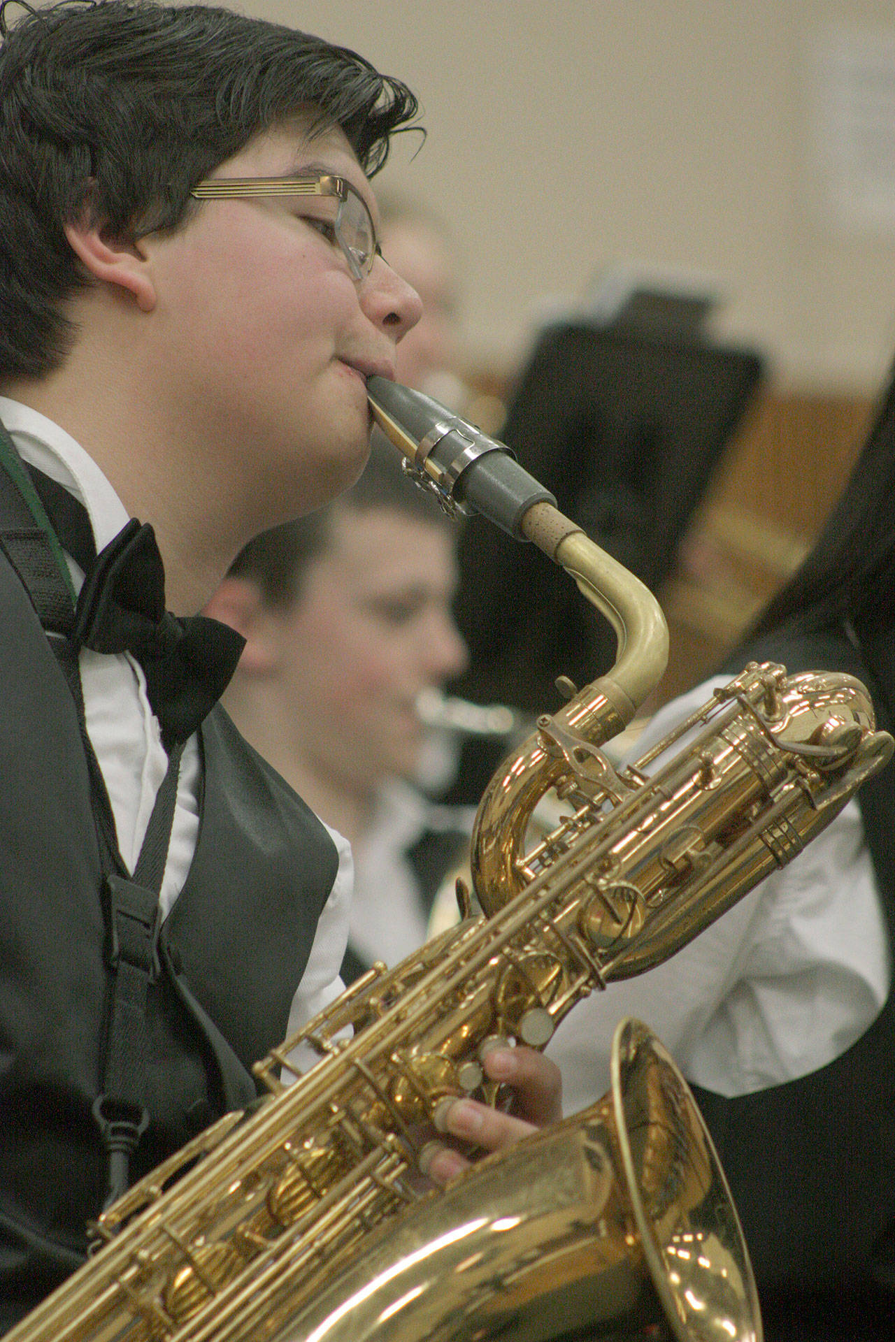 Darwin Gomez, an eighth-grader with the Meeker Middle School Jazz Band, plays “St. Louis Blues” on his baritone saxophone during Kent Kids’ Arts Day last Saturday. MARK KLAAS, Kent Reporter