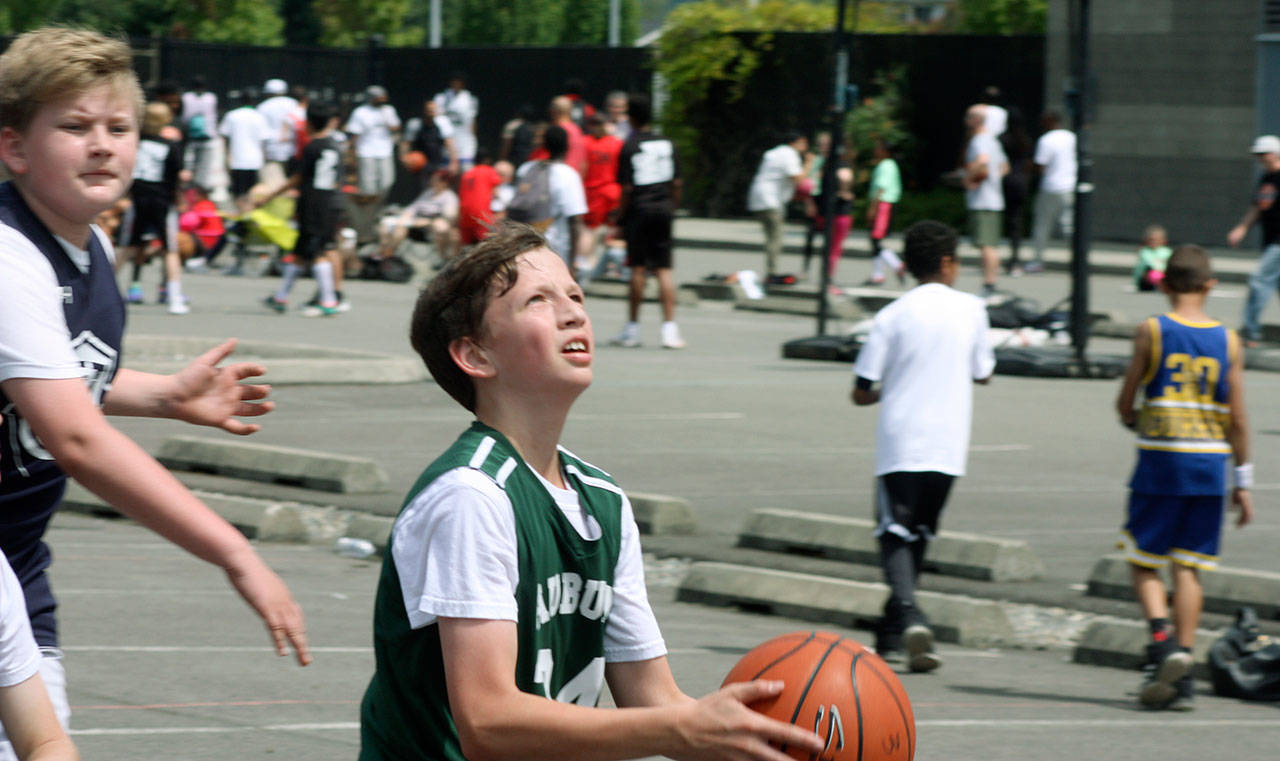 Auburn’s Jacob Gooden drives the basket during seventh-grade boys division play. MARK KLAAS, Kent Reporter
