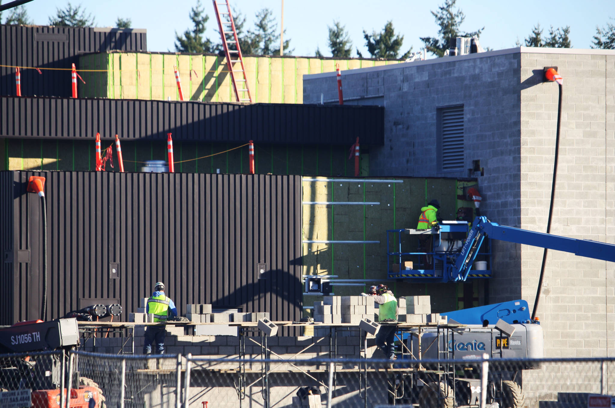 Workers construct the Kent School District’s new academy Dec. 28 in Panther Lake. STEVE HUNTER, Kent Reporter