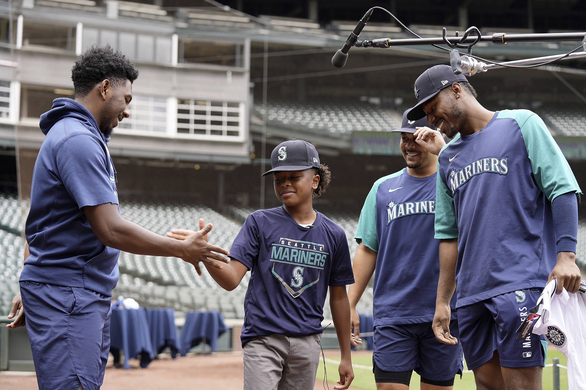 Kingston Edwards, middle, meets Mariners players Justin Dunn, Justus Sheffield and Kyle Lewis when he was announced as one of the Hometown Nine. Photo courtesy of Ben VanHouten, Seattle Mariners