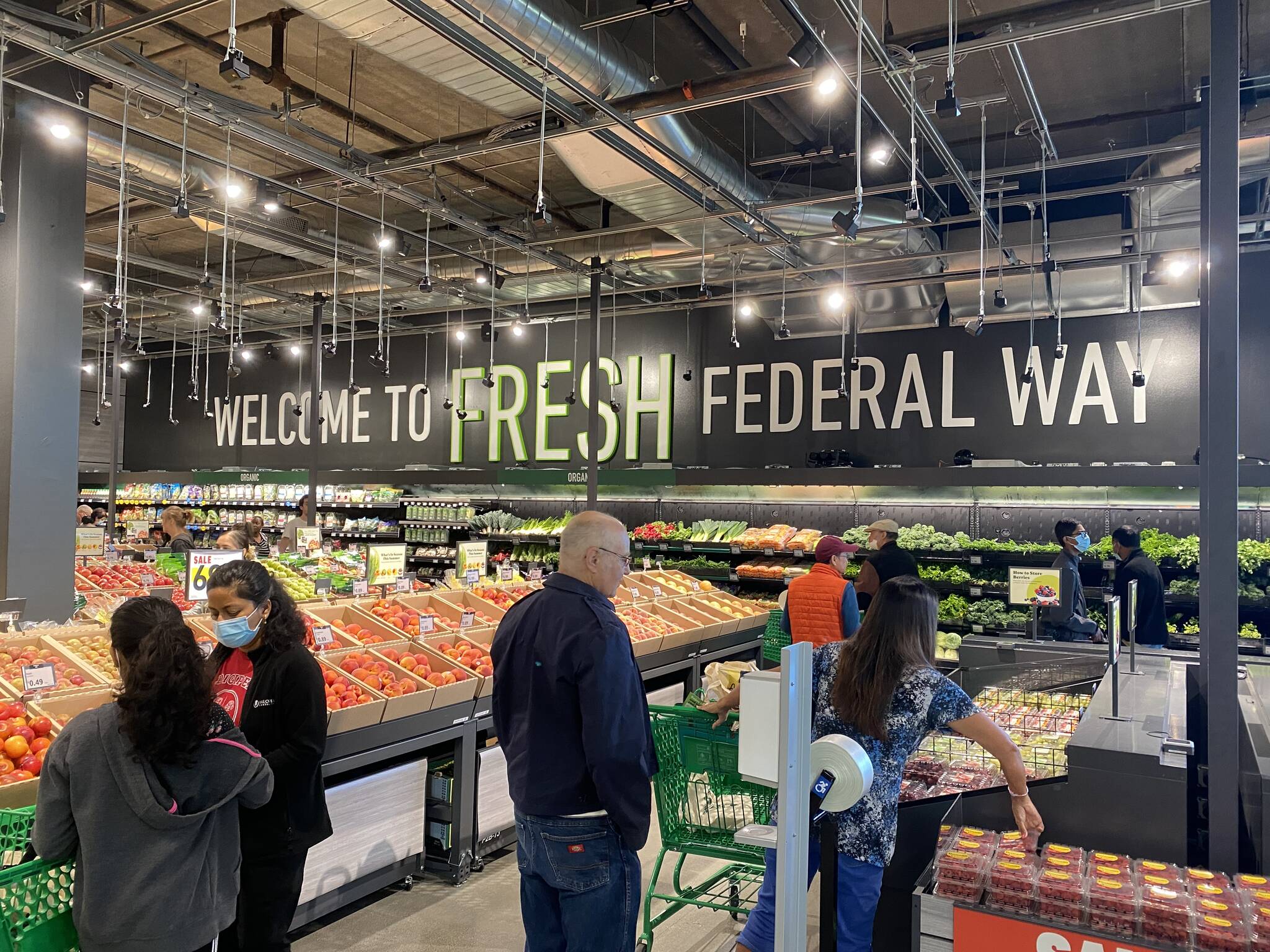 photos by Olivia Sullivan/the Mirror
A sign in the produce section says “Welcome to Fresh Federal Way.”