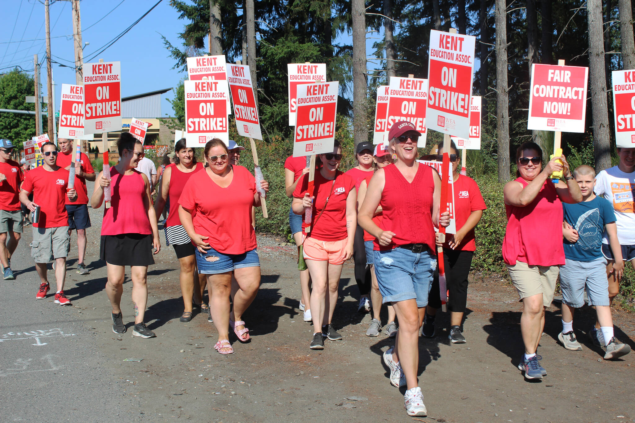 Kent School District teachers picket alongside the busy road outside Jenkins Creek Elementary School in Covington. “We need help for the kids to learn,” said special education teacher Connie Compton, who has worked at Jenkins Creek for 25 years. BAILEY JO JOSIE/Sound Publishing.
