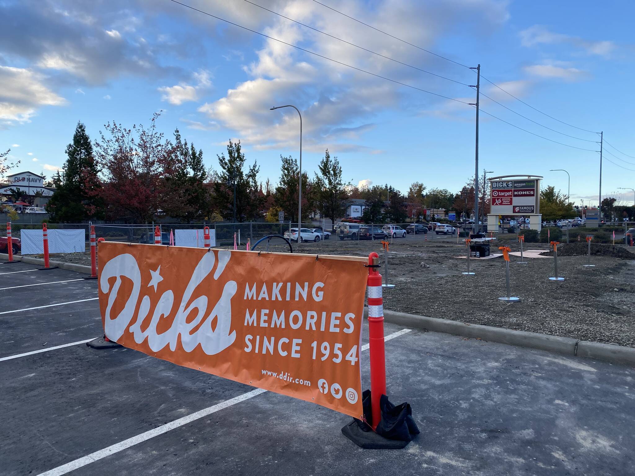 The site of the new Dick’s Drive-In location sits on the west side of The Commons mall along Pacific Highway South in Federal Way. Olivia Sullivan/the Mirror