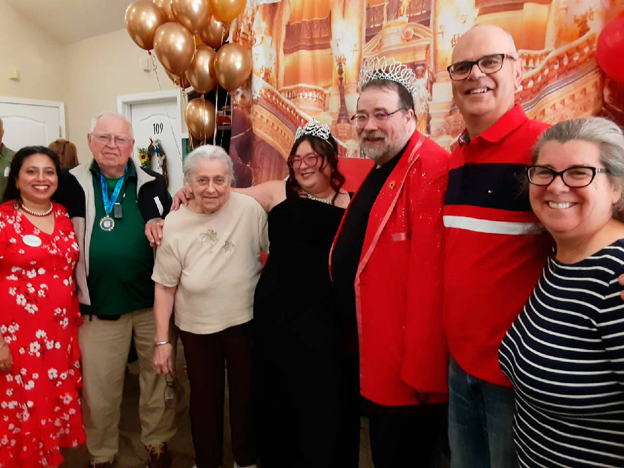 Ron Lenz, second from the left, with his wife Irene Lenz to the right of him, received the ‘Best Mentor’ award and is surrounded by family June 15 at the Aegis Living Kent’s annual A‘DAD’emy Awards to honor fathers. COURTESY PHOTO, Aegis Living Kent