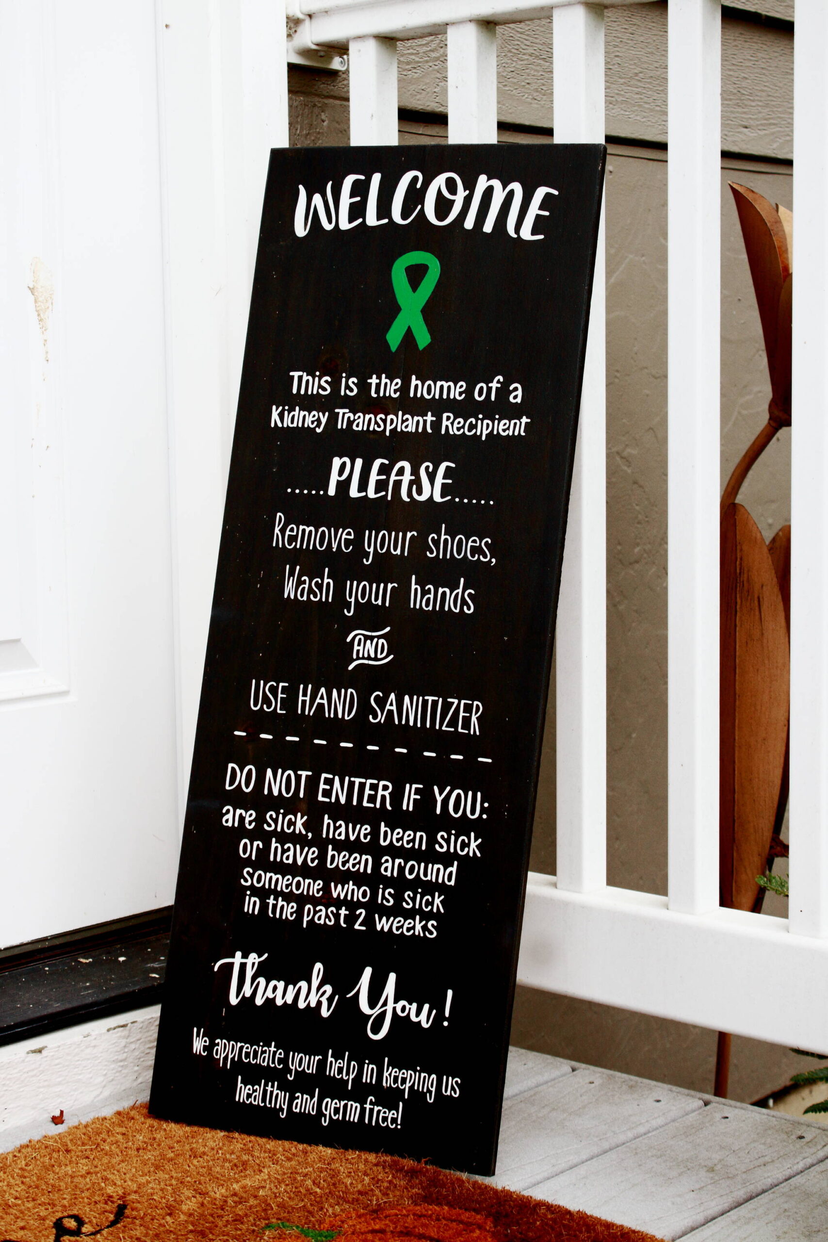 A sign in front of Dale and Denise Pac’s home lets guests know that they are entering the home of a kidney transplant patient and to make sure to they are cautious about contamination. Photo by Keelin Everly-Lang / The Mirror.