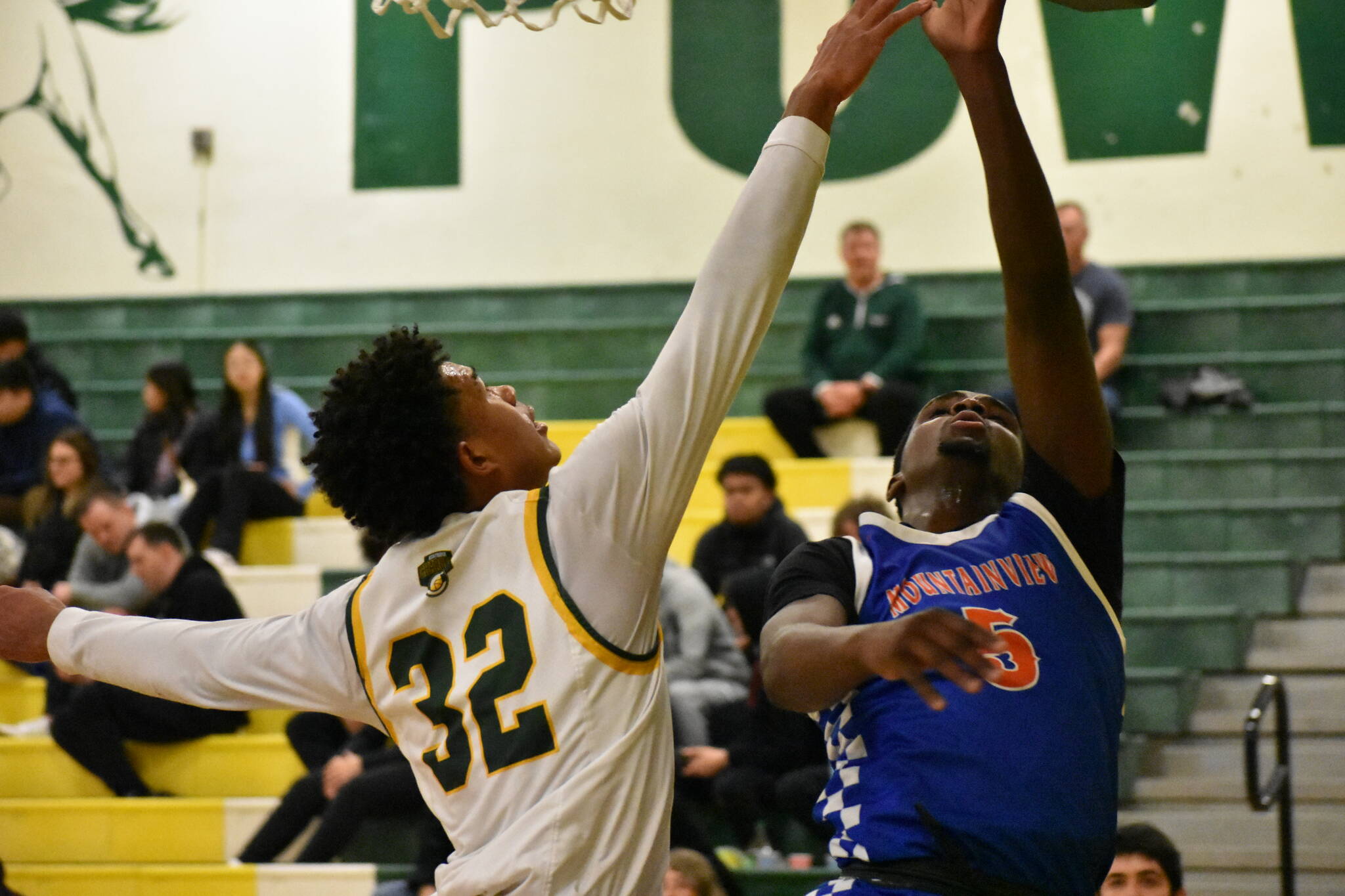 Amare Brown contests a shot from an Auburn Mountainview player. Ben Ray / The Reporter