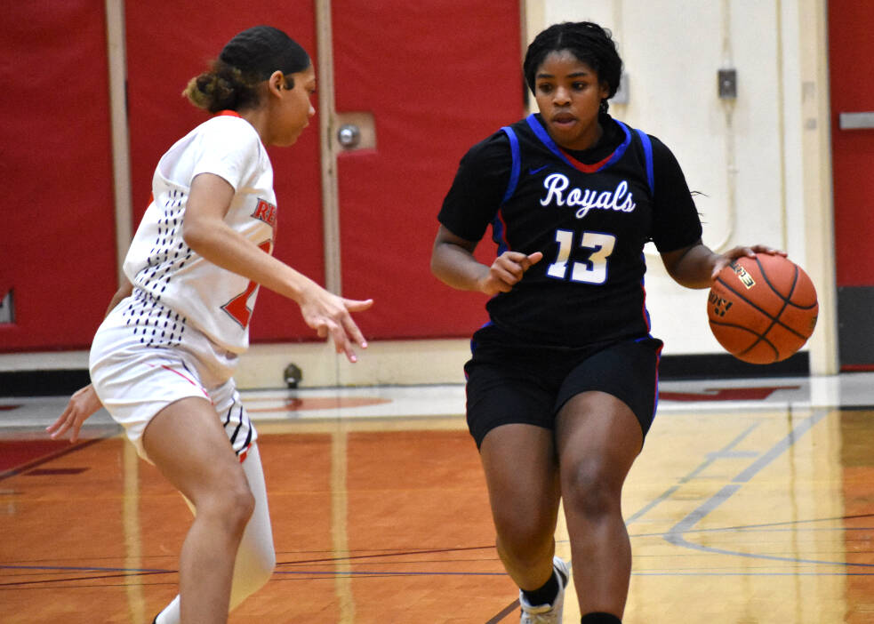 Senior Kamiah Ware bring the ball up the court against Renton. Ben Ray / The Reporter
