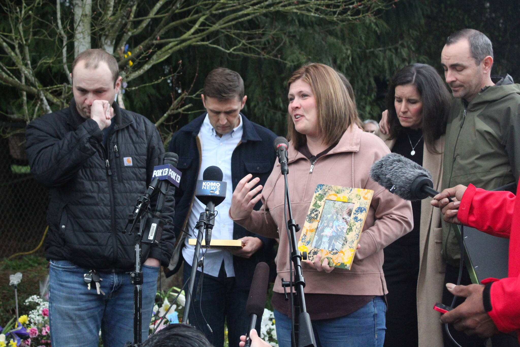 Photo by Bailey Jo Josie/Sound Publishing
Melanie Hanes (center) talks about her sister, Andrea Hudson at press conference held at the site of the deadly March 19 crash near Renton. From left to right: Issac Smith, Chase Wilcoxson, Hanes, Jessica Brown, Jaron Brown.