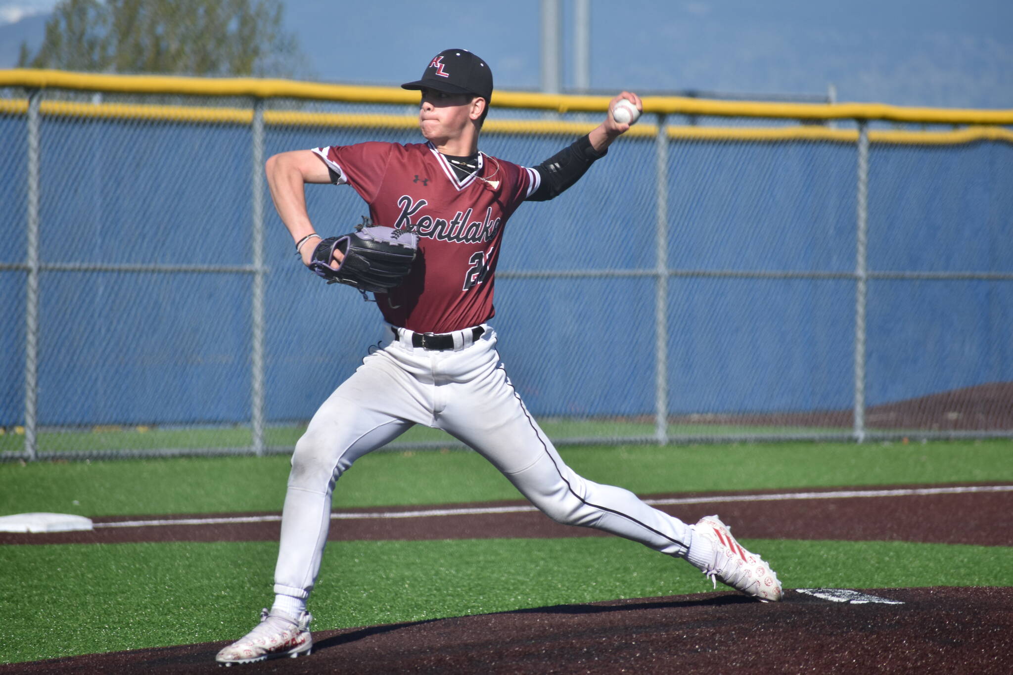 Devin Tep delivers a pitch to Auburn Mountainview. Ben Ray / The Reporter