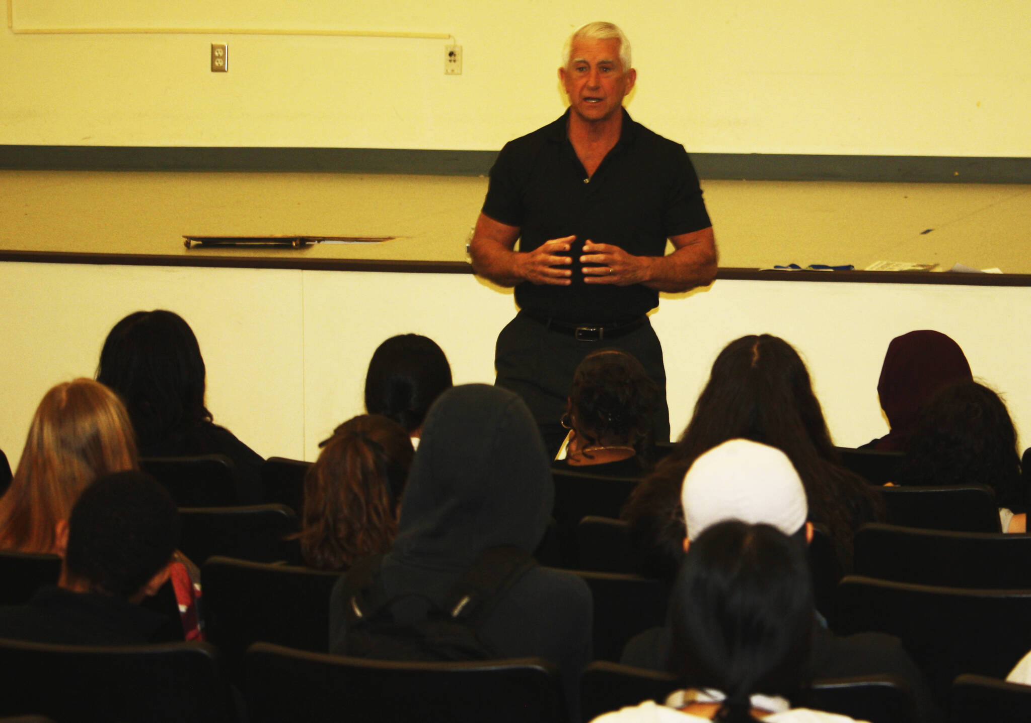 Dave Reichert, the initial lead detective in the Green River Killer case, speaks to forensic class students at Kent-Meridian High School. STEVE HUNTER, Kent Reporter