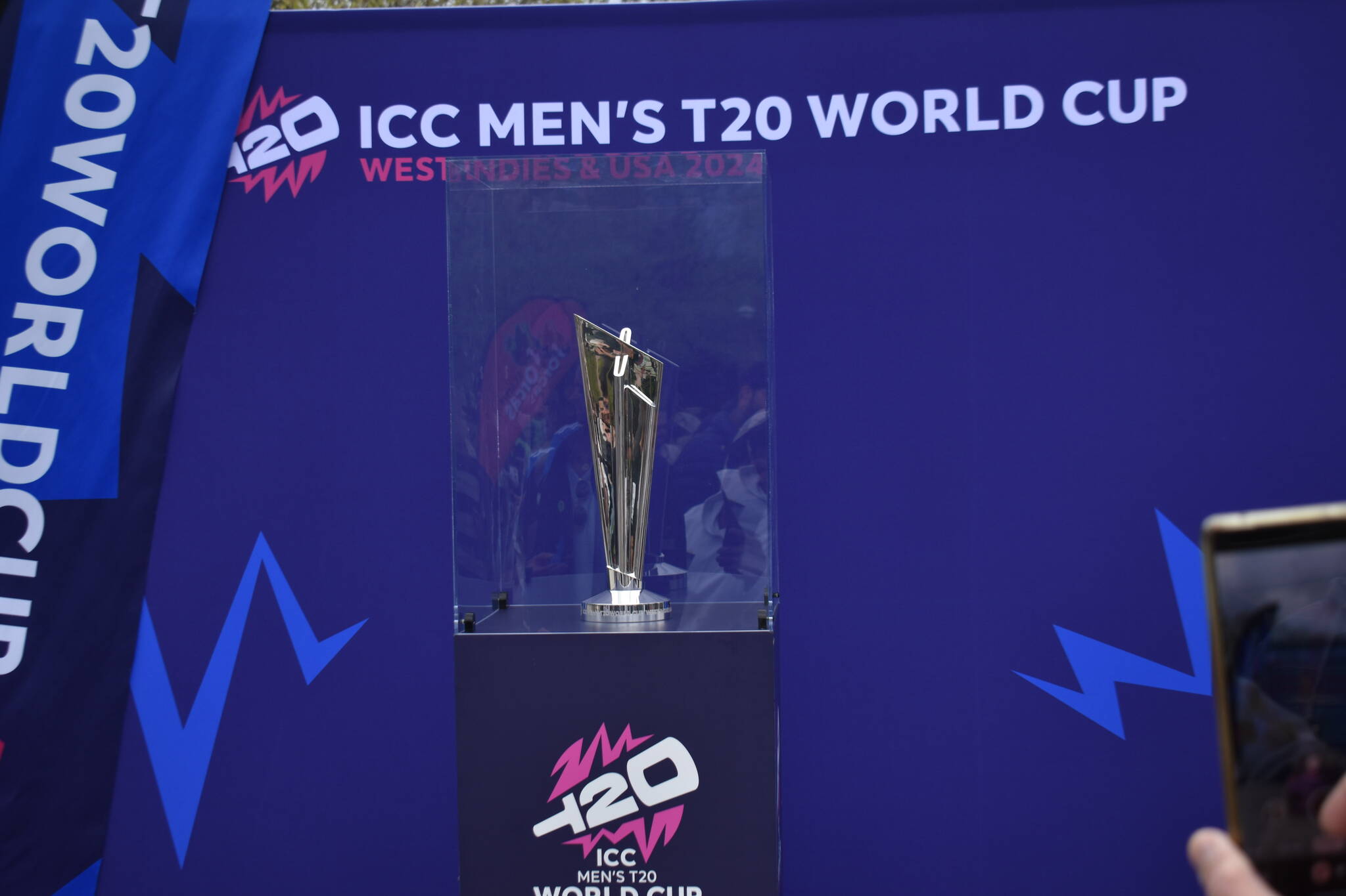 T20 World Cup trophy waits for fans to take photos. Ben Ray / The Reporter