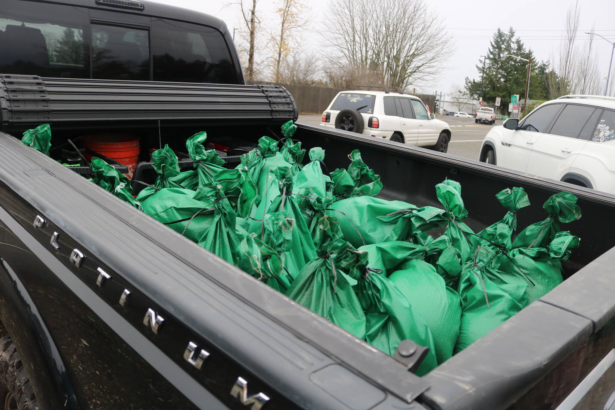 Pickup trucks and other vehicles have been traveling back and forth between the public sandbag station and the Maplewood neighborhood since 6 a.m. Dec. 11. Photo by Bailey Jo Josie/Sound Publishing