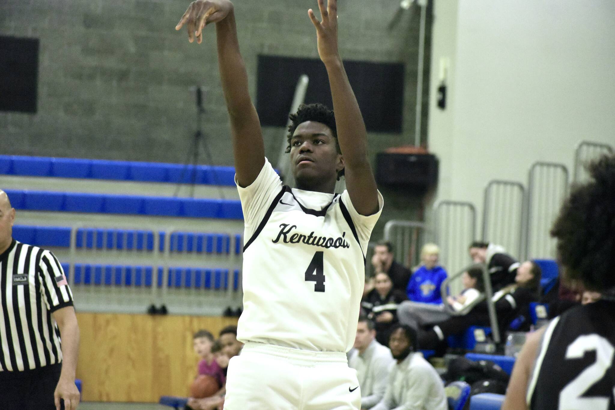 Caleb Ross takes a jump shot at Tahoma High School. Ben Ray / The Reporter