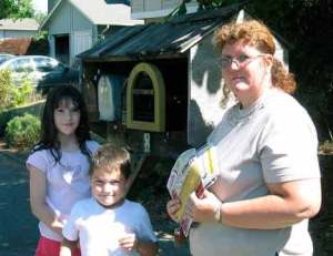 Bethany and Brady Carson join their mother