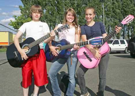 Tye Groshong and sisters Trae and Shanna