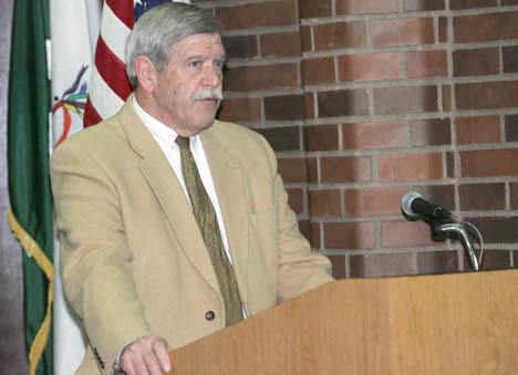 City of Kent Finance Director Bob Nachlinger discussed projected budget revenues to the City Council Dec. 2.